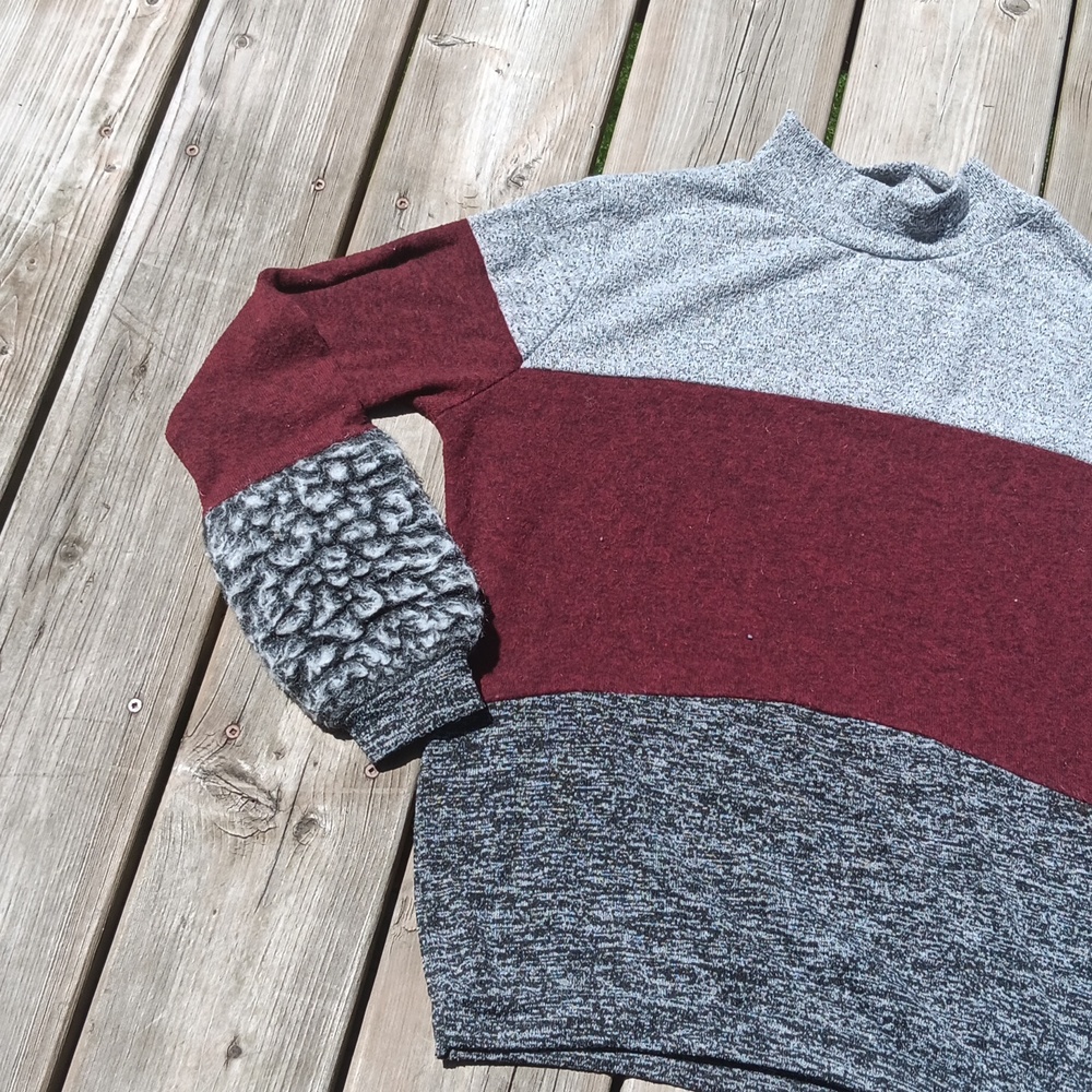 Colorblock top - Picture 2 of 6